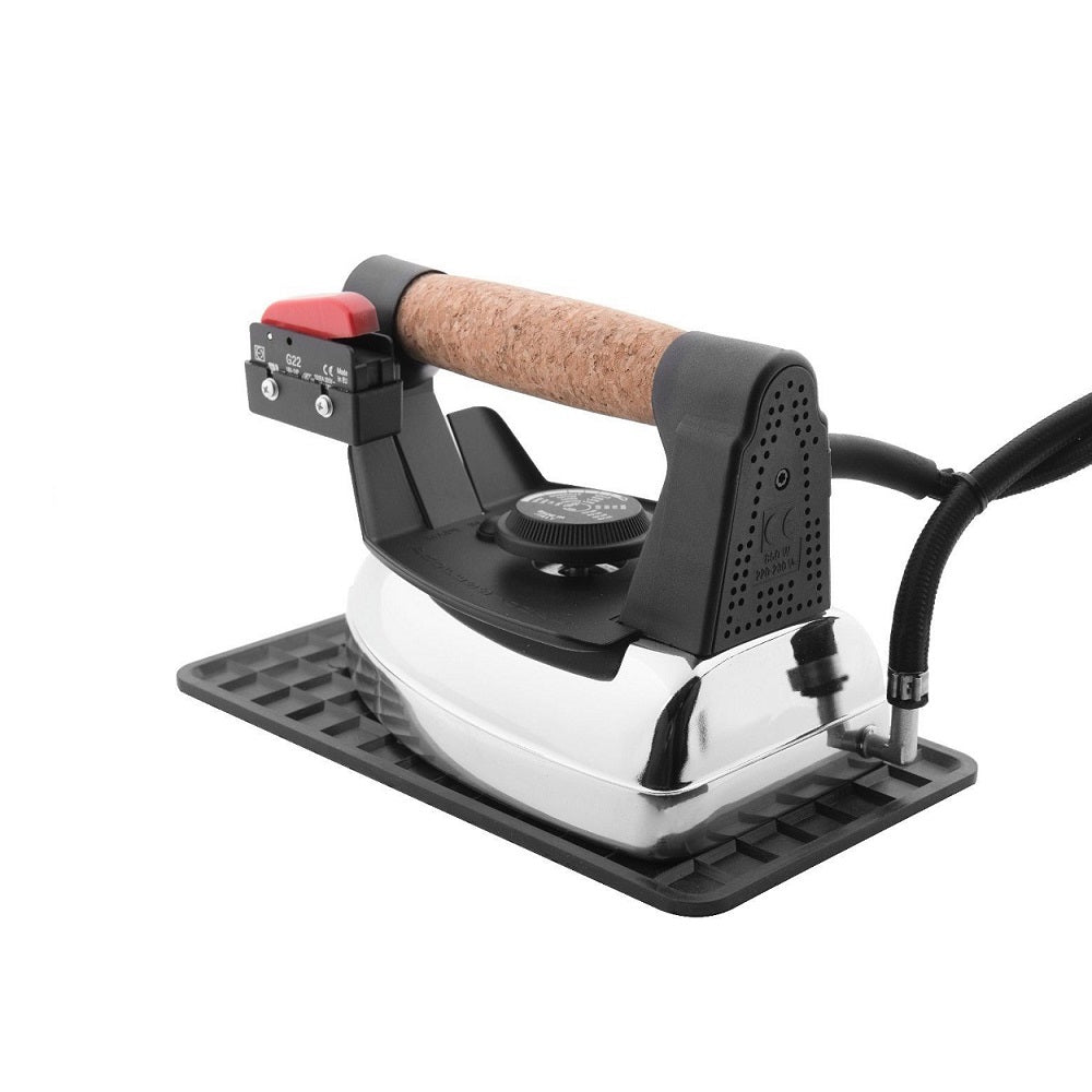 Sistema stirante professionale AV01 FF RA con Caldaia in rame a Risparmio energetico Resistenza esterna anticalcare e Ricarica automatica Classe energetica A++ Made in Italy Garanzia 5 anni
