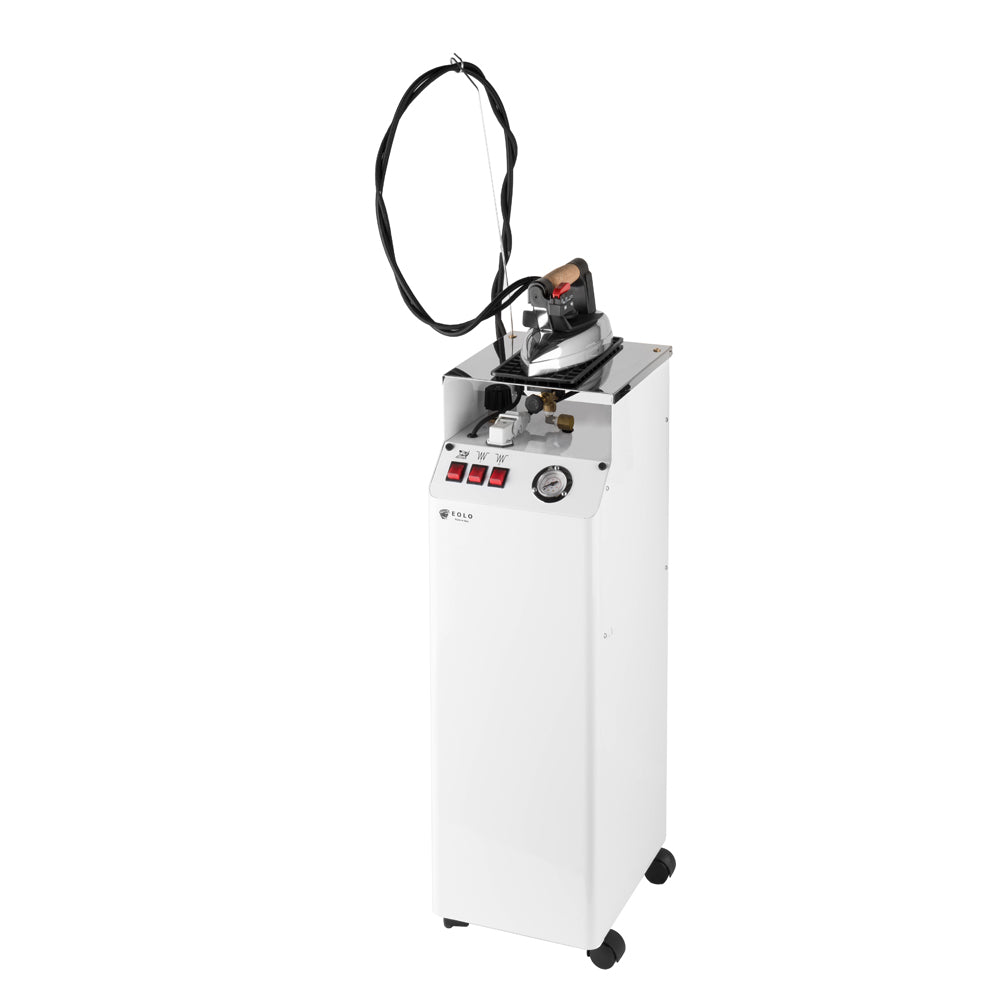 Sistema stirante professionale AV01 F RA con Caldaia in rame a Risparmio energetico Resistenza esterna anticalcare e Ricarica automatica Classe energetica A++ Made in Italy Garanzia 5 anni
