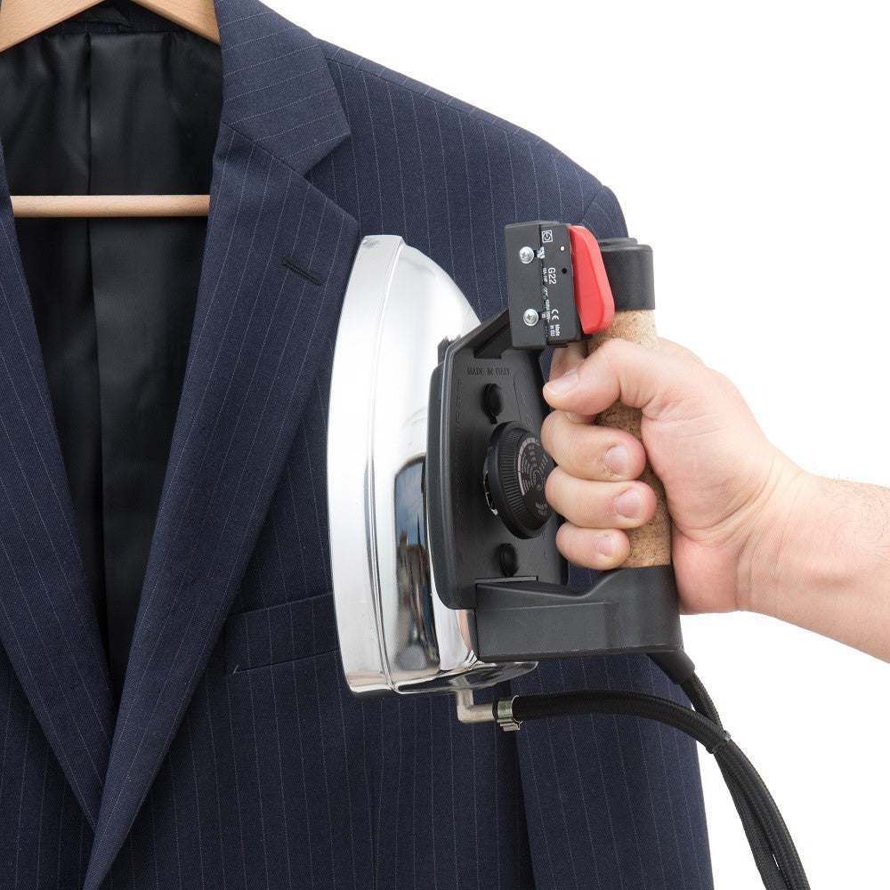 Sistema stirante professionale AV01 FF RA con Caldaia in rame a Risparmio energetico Resistenza esterna anticalcare e Ricarica automatica Classe energetica A++ Made in Italy Garanzia 5 anni