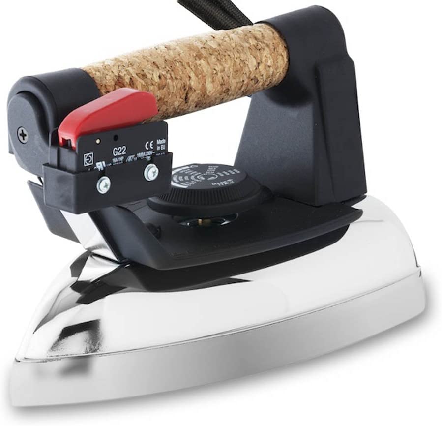 Sistema stirante professionale AV01 FS RA con Caldaia in rame a Risparmio energetico Resistenza esterna anticalcare e Ricarica automatica Classe energetica A++ Made in Italy Garanzia 5 anni