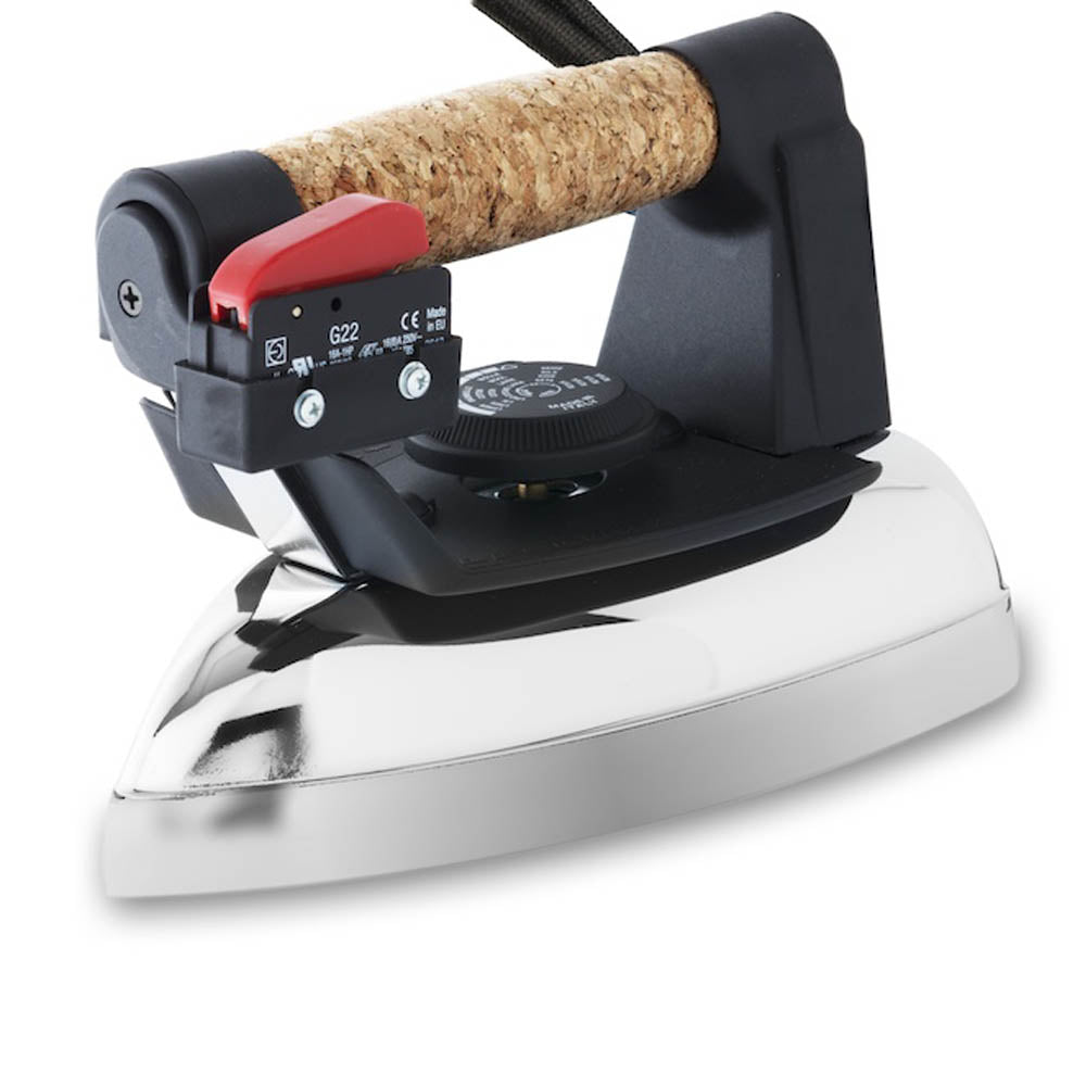 Tavolo da stiro professionale modello TS03 con caldaia e Ferro da stiro Motore aspirante Piano riscaldato con termostato Classe Energetica A++  Made in Italy Garanzia 5 anni