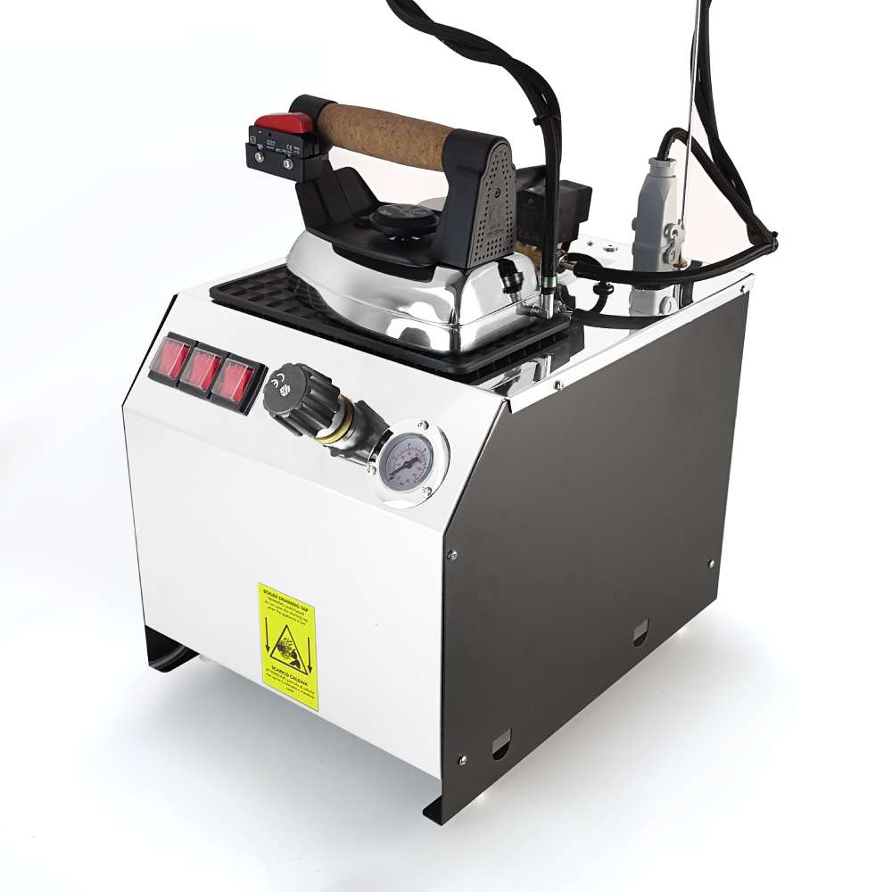 Sistema stirante professionale AV01 CF RA con Ricarica automatica Caldaia in rame a Risparmio energetico e Resistenza esterna anticalcare Classe energetica A++ Made in Italy Garanzia 5 anni