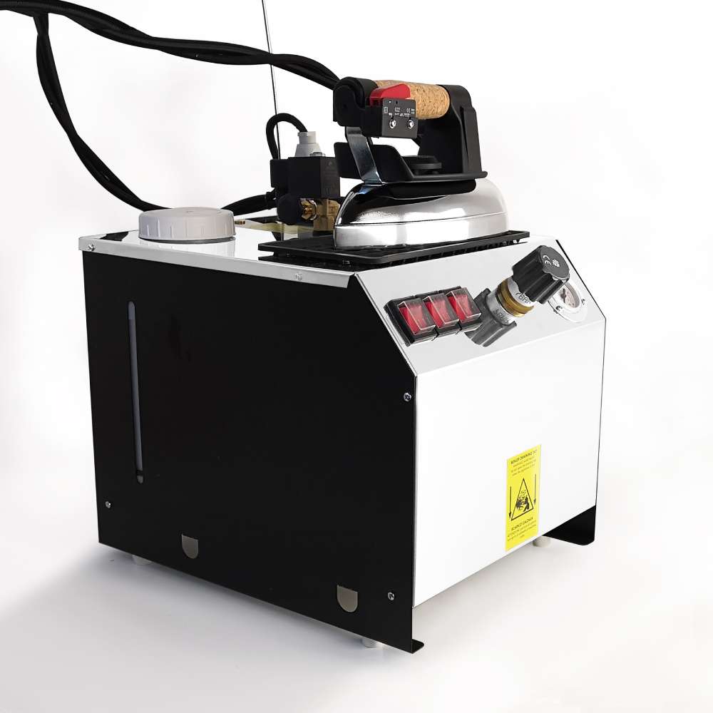 Sistema stirante professionale AV01 CF RA con Ricarica automatica Caldaia in rame a Risparmio energetico e Resistenza esterna anticalcare Classe energetica A++ Made in Italy Garanzia 5 anni