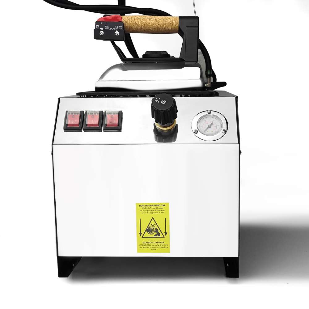 Sistema stirante professionale AV01 CF RA con Ricarica automatica Caldaia in rame a Risparmio energetico e Resistenza esterna anticalcare Classe energetica A++ Made in Italy Garanzia 5 anni