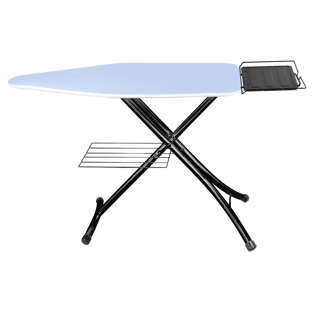 Asse da Stiro AT05 Robusto con Poggiaferro Tavolo Pieghevole Salvaspazio Altezza Regolabile Metallo Antiruggine Massima Stabilità Piano Professionale Copriasse Imbottito Garanzia 5 Anni