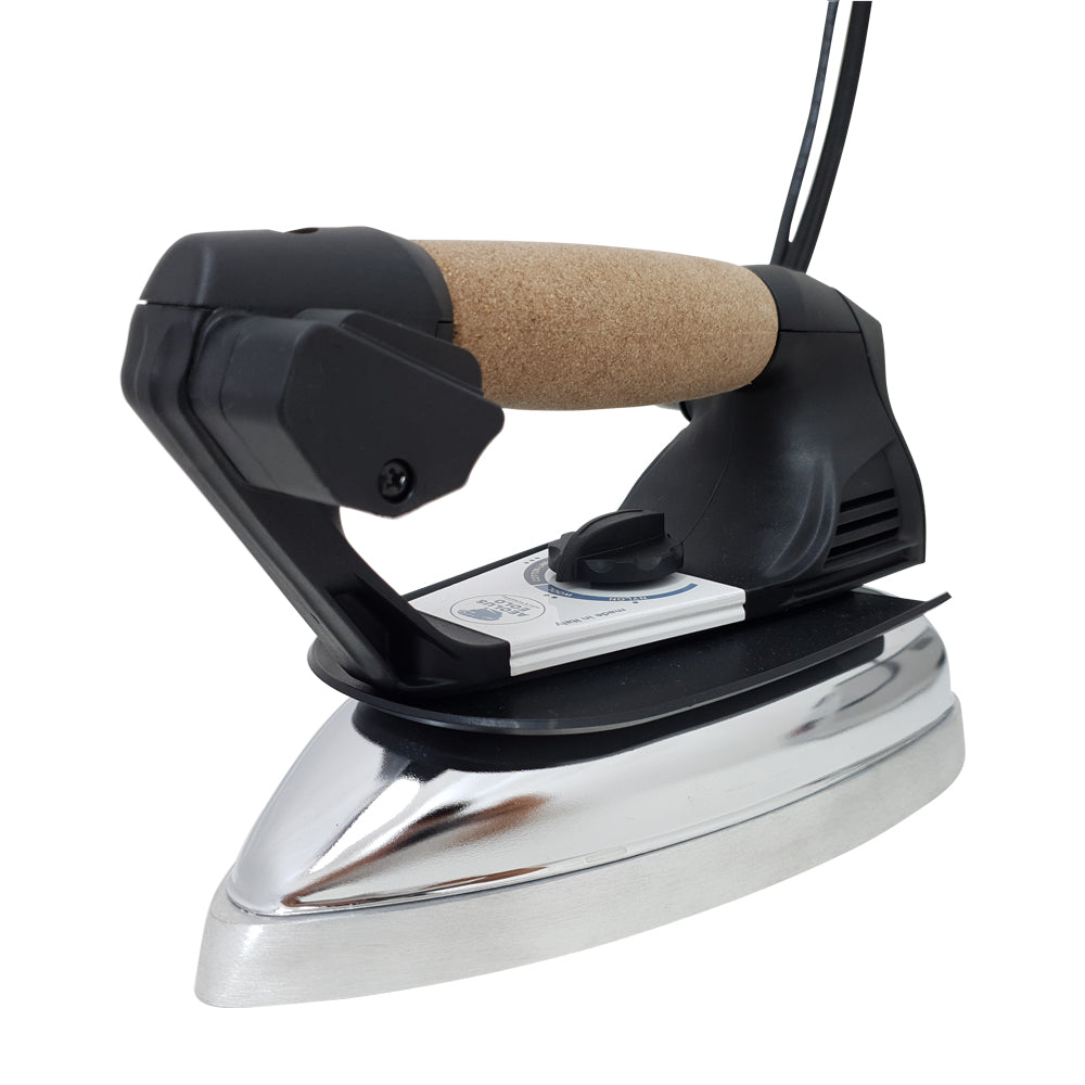 EOLO Tavolo da Stiro TR12 Industriale Aspirante e Vaporizzante con Ferro e Caldaia Vapore Made in Italy Garanzia 5 Anni Efficienza A++